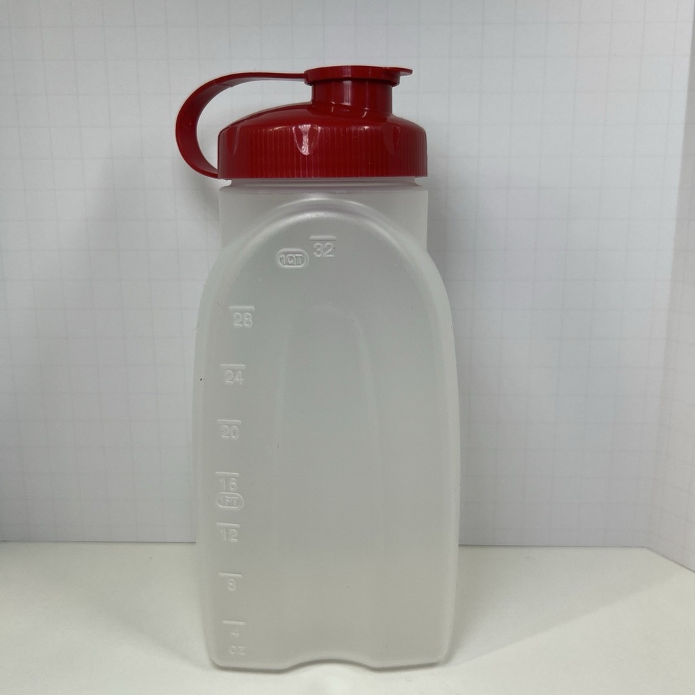 Rubbermaid 1 Qt 32 Oz Water‎ Bottle Container Red Lid Made In USA